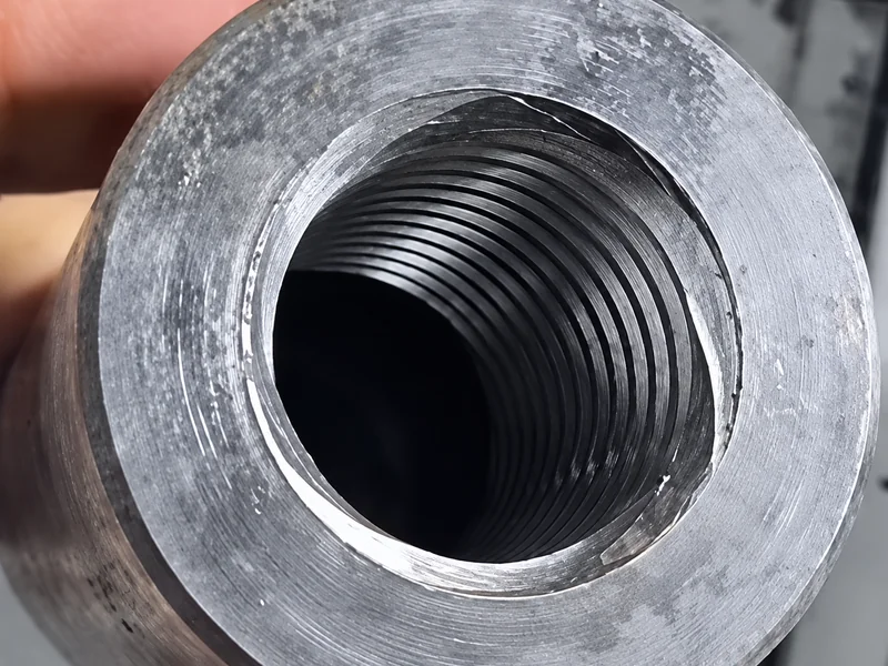 Internal thread access and usable thread depth.