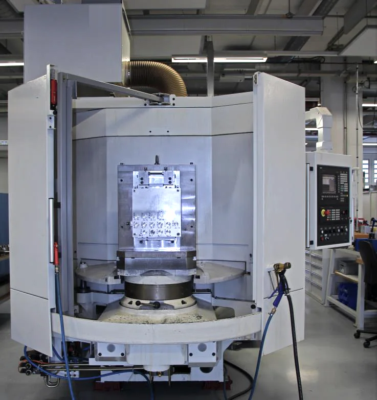 Machining center used for the hydraulic pump application test