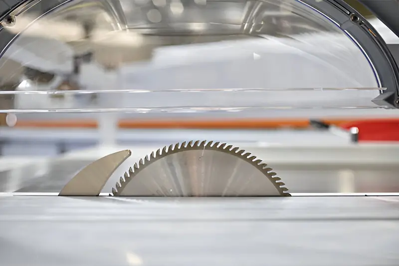 Circular saw blades cut plastics and plexiglass