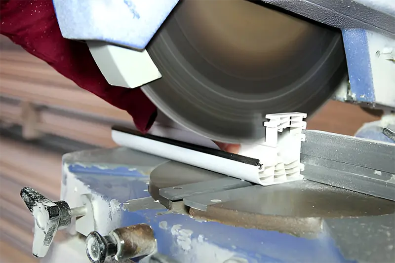 Circular saw blades cut plastics and plexiglass