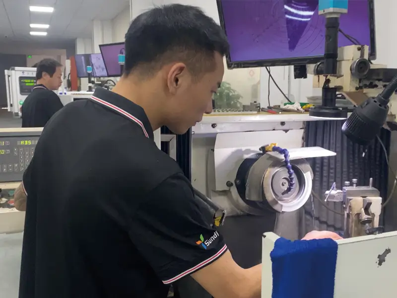 Workers are grinding pcd inserts