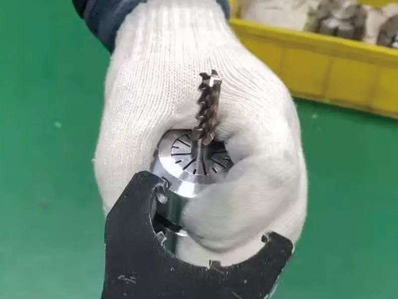 Installation de l'outil de coupe