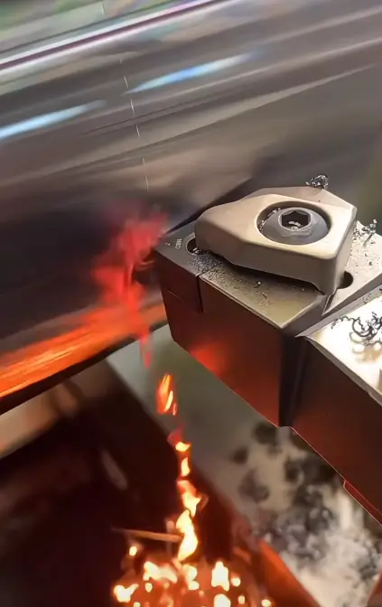 Machining with CBN inserts at high temperatures