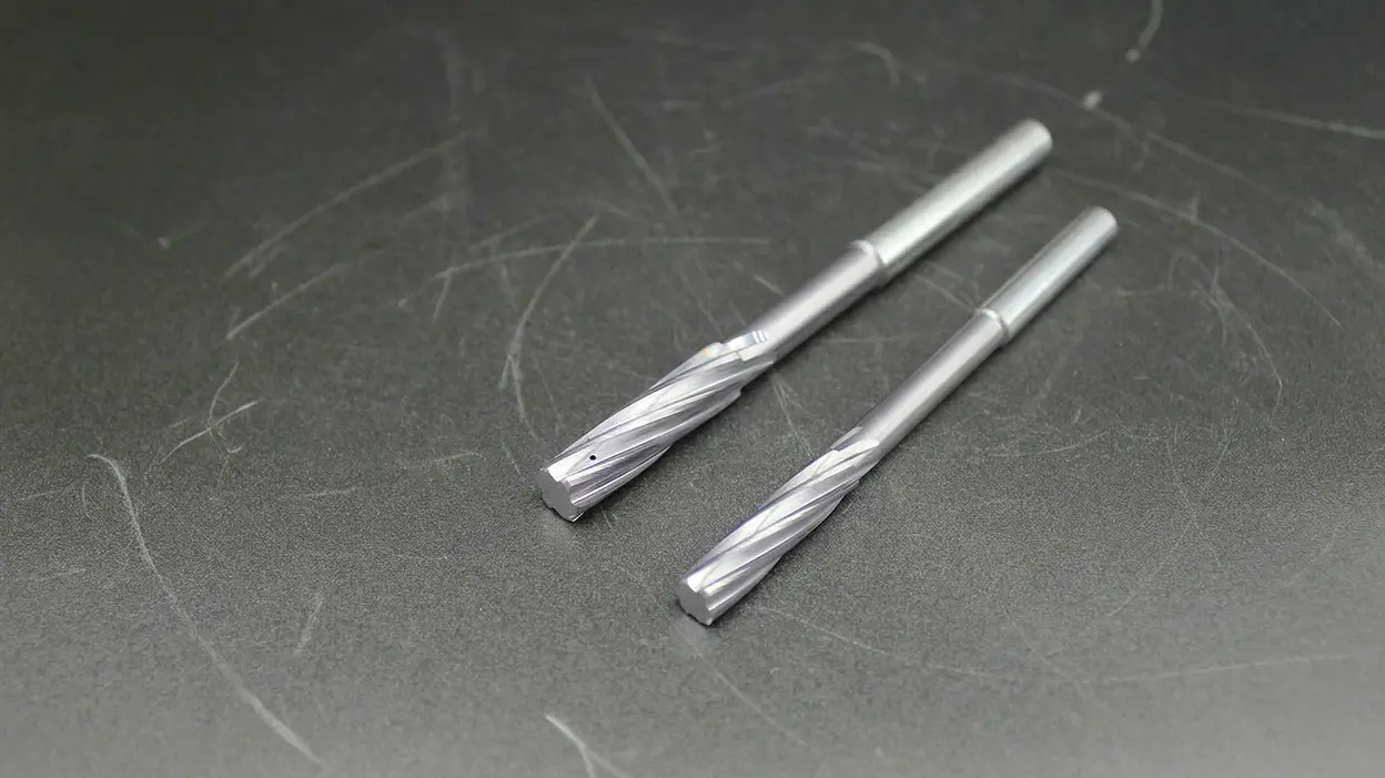 Escariador de ranura helicoidal (Spiral Flute Reamer)